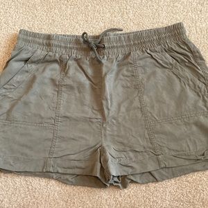 Universal Thread utility shorts